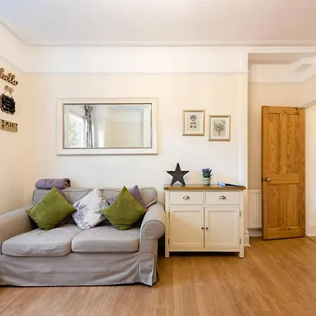 2 Bedroom Apartment Harrow Buitenkant foto