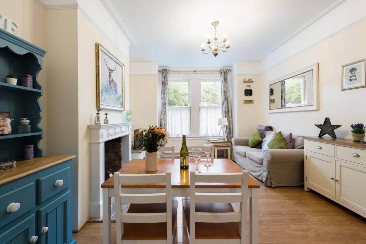 Apartment Bikki - 2 Bedroom Harrow