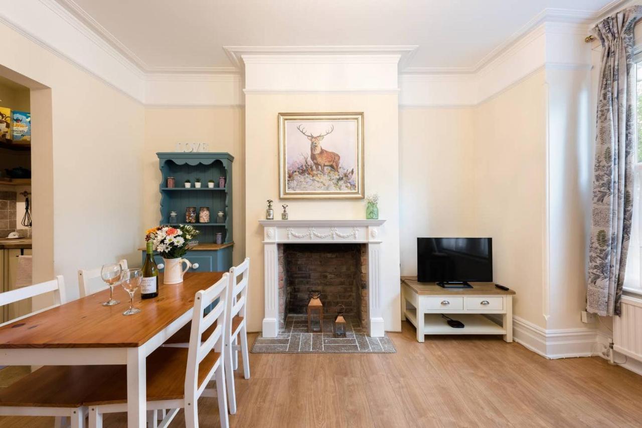 Apartment Bikki - 2 Bedroom Harrow