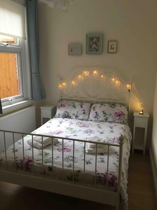 Bikki - 2 Bedroom Appartamento Harrow